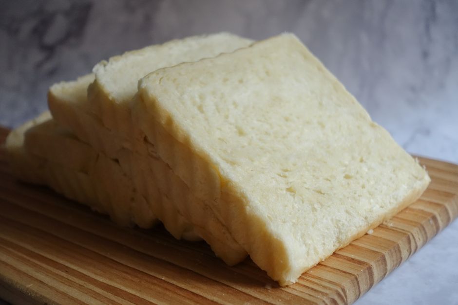 Domači bel kruh
